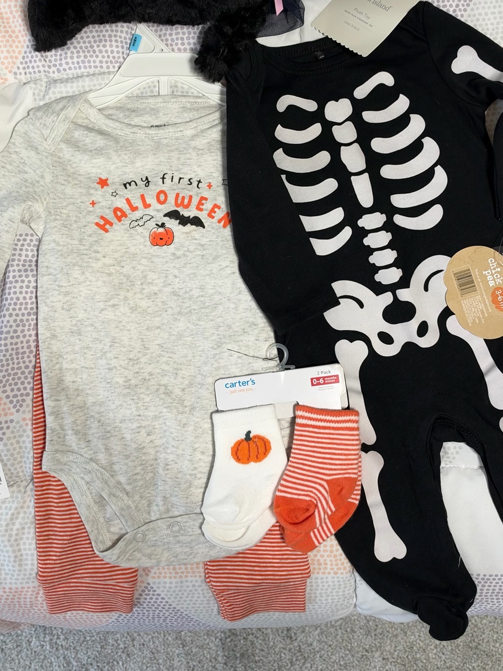 Newborn Halloween lot. Size 0-6. BNWT. Smoke free